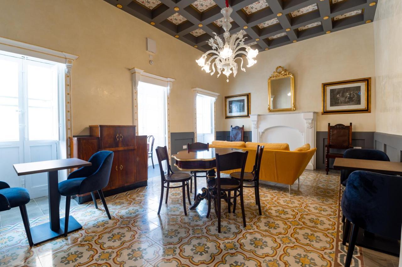 Monreal Boutique Townhouse - R024Rm3 Hotel Paola Bagian luar foto