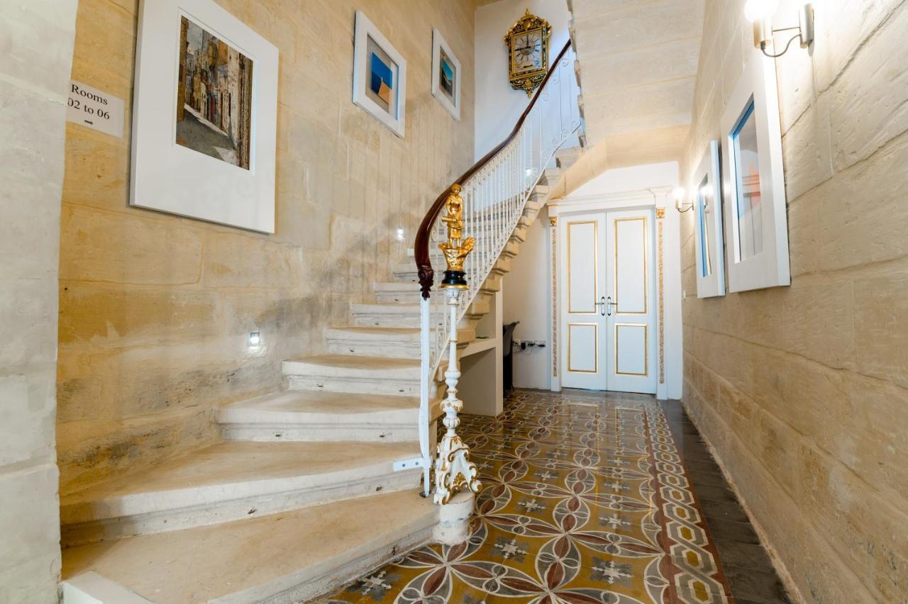Monreal Boutique Townhouse - R024Rm3 Hotel Paola Bagian luar foto