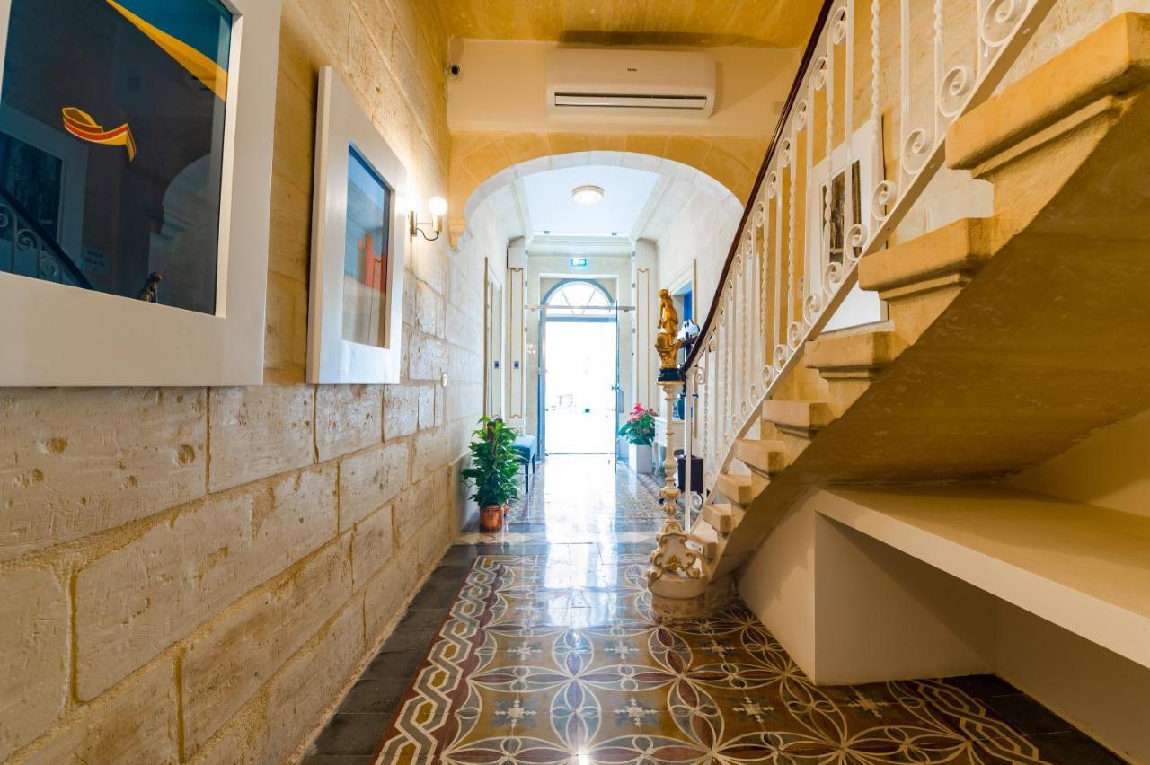 Monreal Boutique Townhouse - R024Rm3 Hotel Paola Bagian luar foto